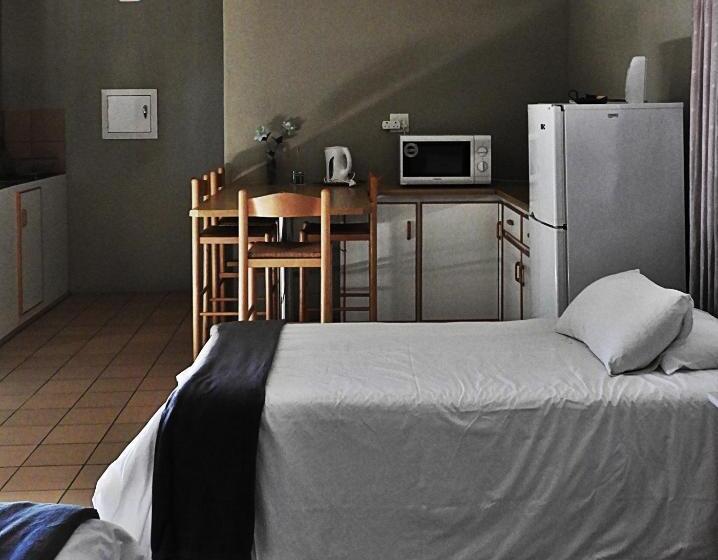 اتاق استاندارد سه نفره, Vastrap Guest Farm