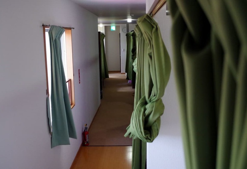 تختخواب در اتاق مشترک, Guesthouse Imari Honjin