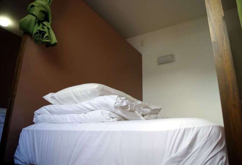 تختخواب در اتاق مشترک, Guesthouse Imari Honjin