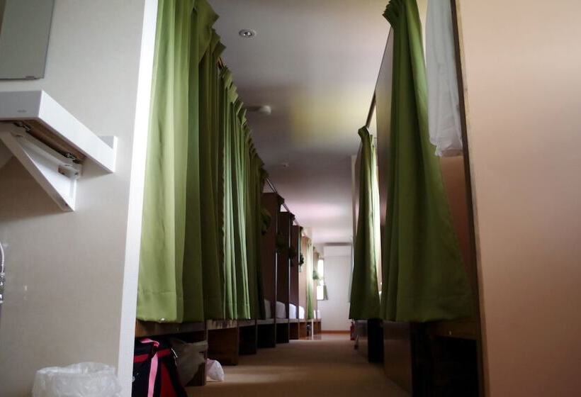 تختخواب در اتاق مشترک, Guesthouse Imari Honjin