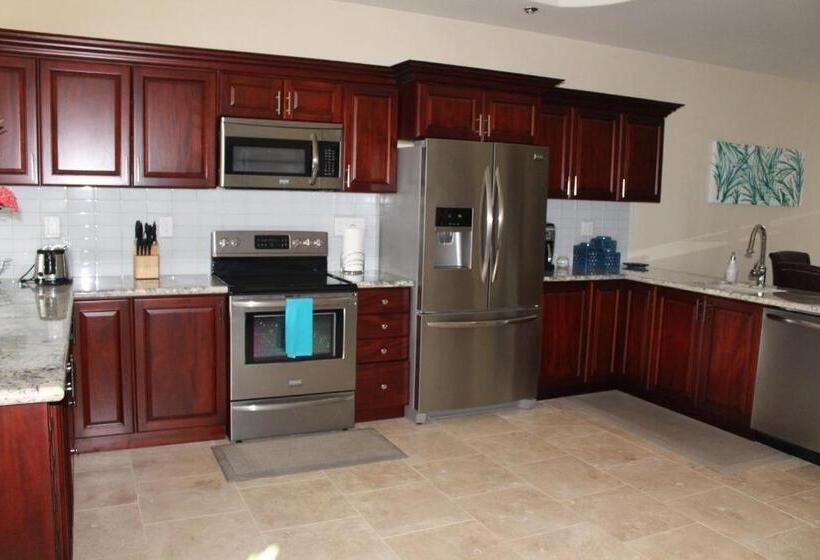 آپارتمان 1 خوابه با چشمانداز استخر, The Meridian At Lighthouse Point