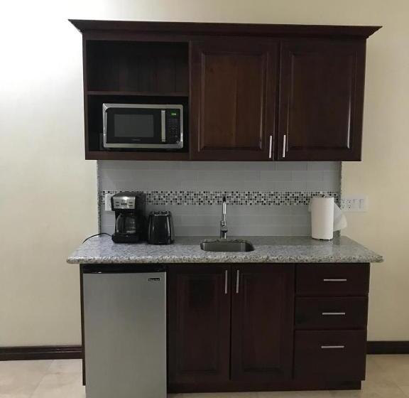 استودیوی استاندارد, The Meridian At Lighthouse Point