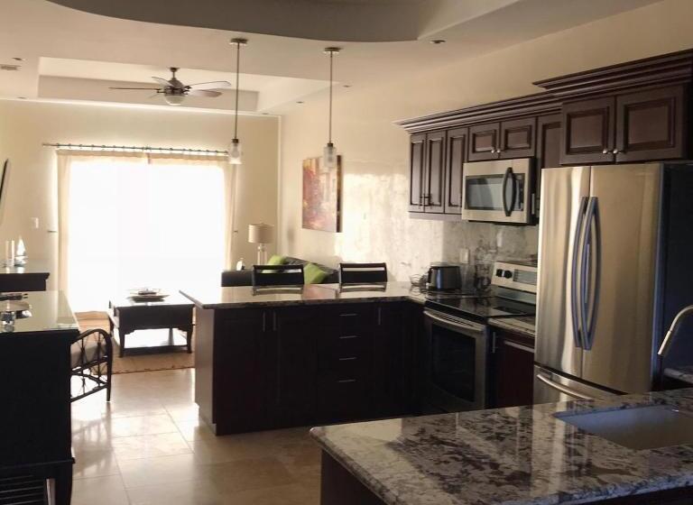 آپارتمان 2 خوابه, The Meridian At Lighthouse Point