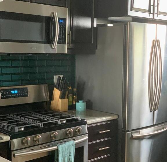 آپارتمان 1 خوابه با چشمانداز دریا, The Meridian At Lighthouse Point