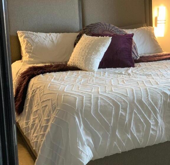 آپارتمان 1 خوابه با چشمانداز دریا, The Meridian At Lighthouse Point