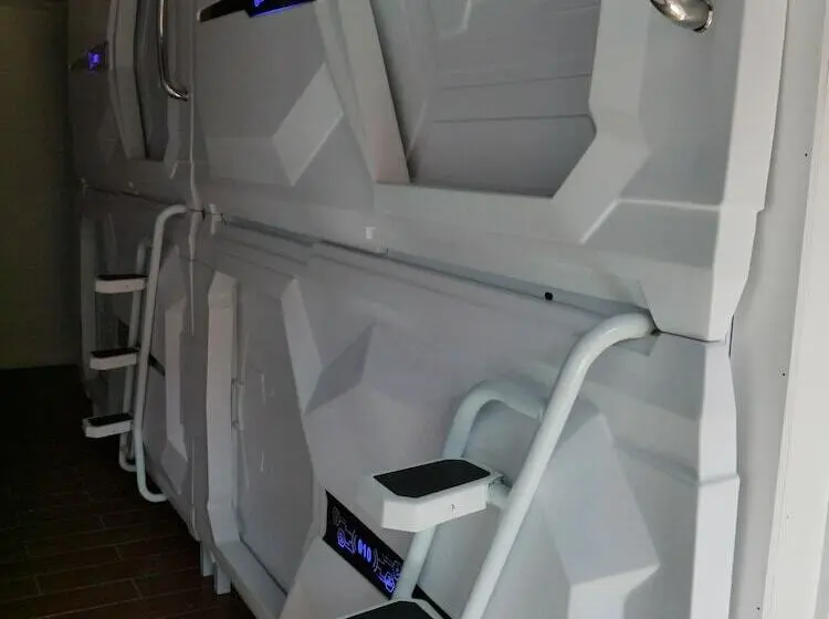 تختخواب در اتاق مشترک, Aloha Capsule Hostel