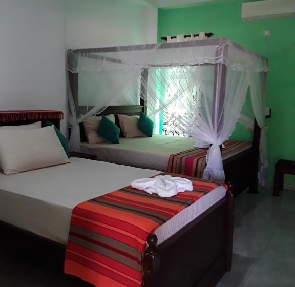 디럭스 룸, Akurala Beach Park