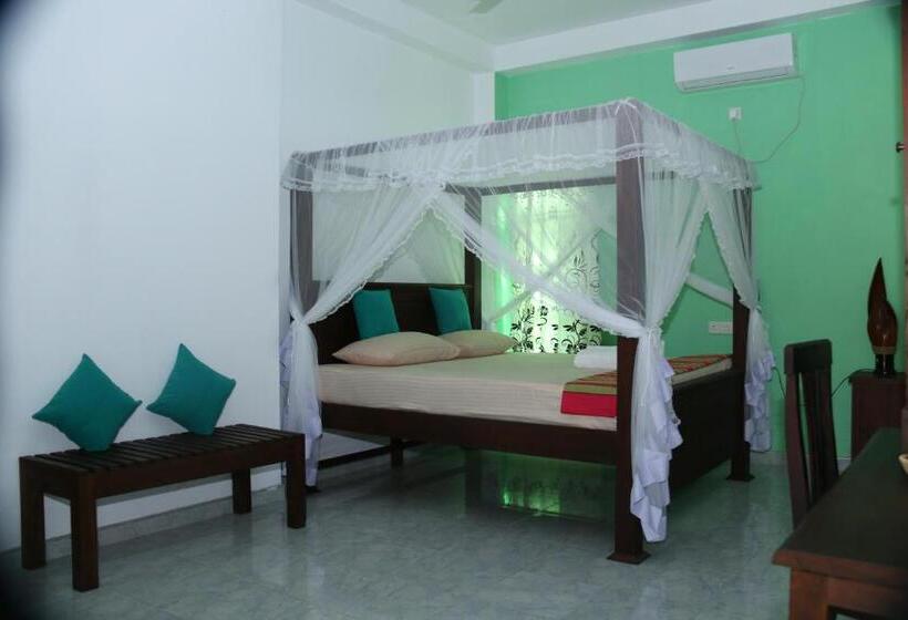 디럭스 룸, Akurala Beach Park