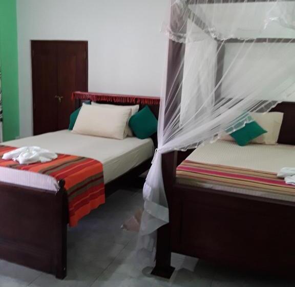 디럭스 룸, Akurala Beach Park