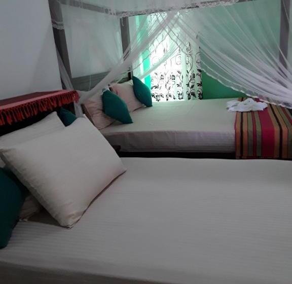 디럭스 룸, Akurala Beach Park