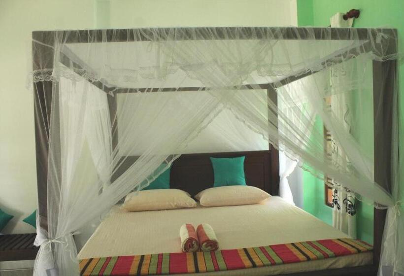 디럭스 룸, Akurala Beach Park