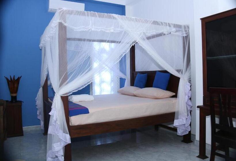 디럭스 룸, Akurala Beach Park