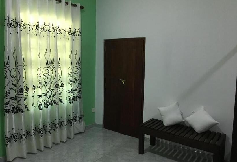 디럭스 룸, Akurala Beach Park