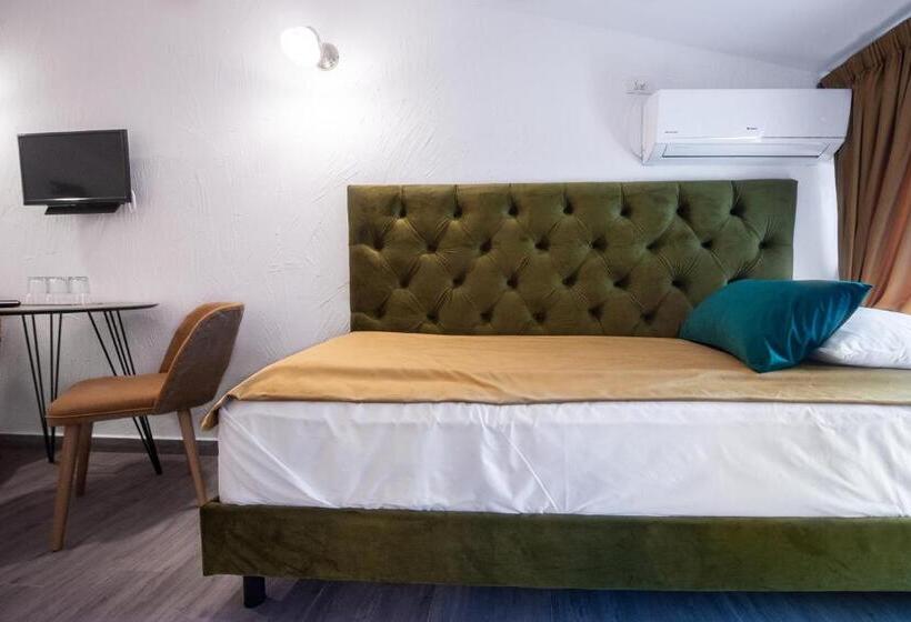 غرفة قياسية ثلاثية, Artelier Vama Veche