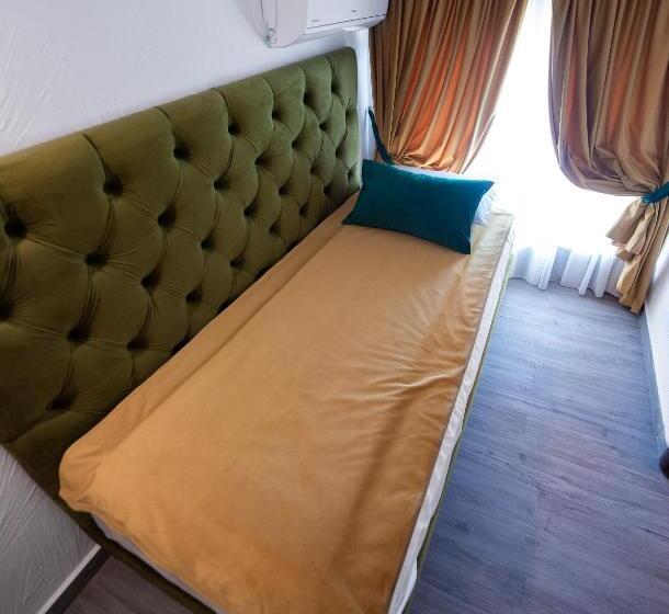 غرفة قياسية ثلاثية, Artelier Vama Veche