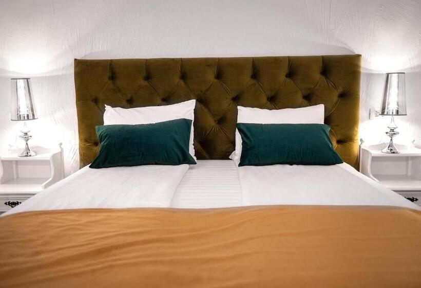 غرفة قياسية ثلاثية, Artelier Vama Veche