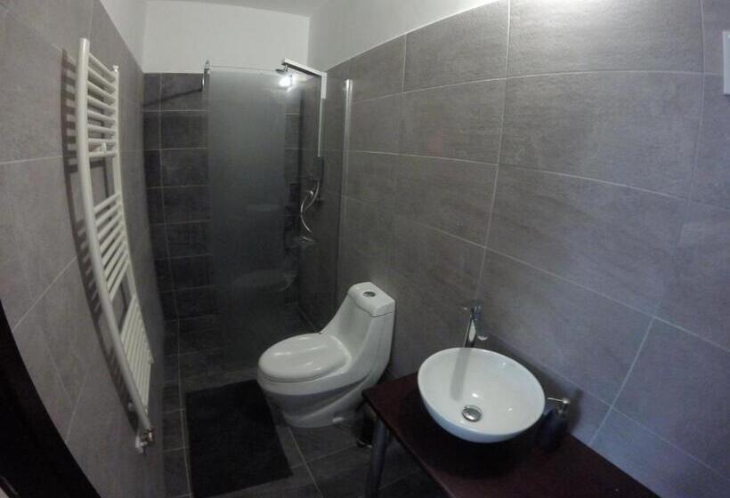 Номер Deluxe, Dózsaház