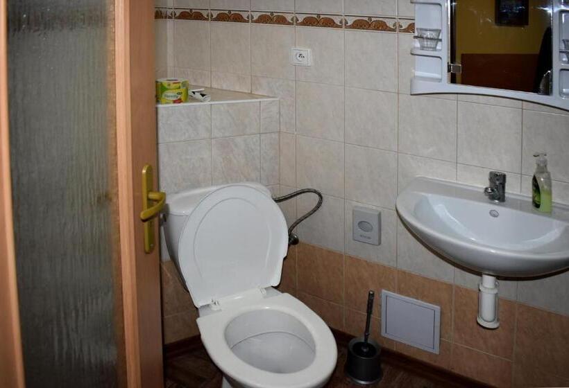 غرفة قياسية رباعية, Penzión Ivana