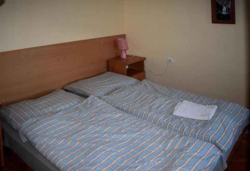 غرفة قياسية ثلاثية, Penzión Ivana