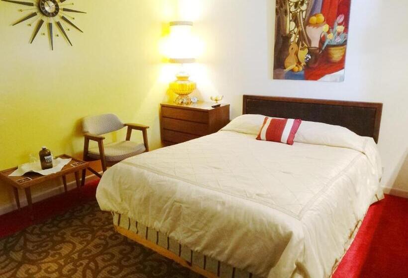 اتاق استاندارد, Itty Bitty Inn