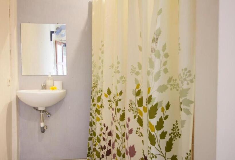 エコノミールーム, Putra Dadi Guest House