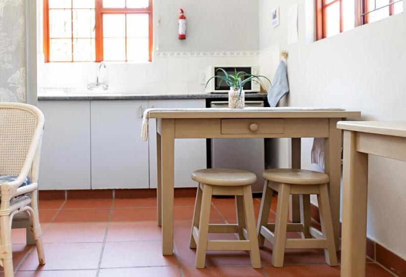 スタンダードバンガロー, Summerhill Guest Farm