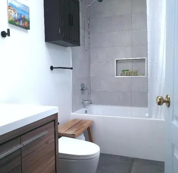 اتاق لوکس با تخت بزرگ, Marpole Guest House