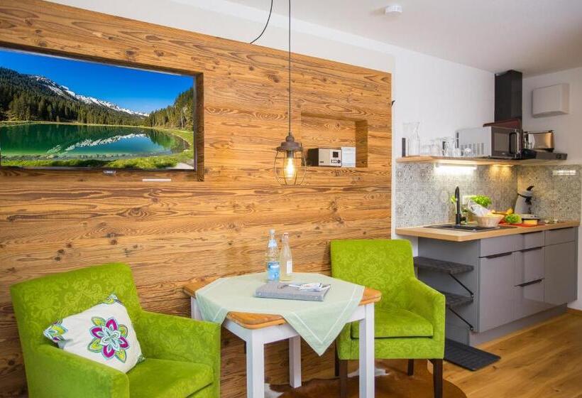 스탠다드 스튜디오, Alp Chalet