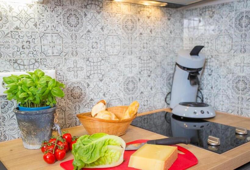 스탠다드 스튜디오, Alp Chalet