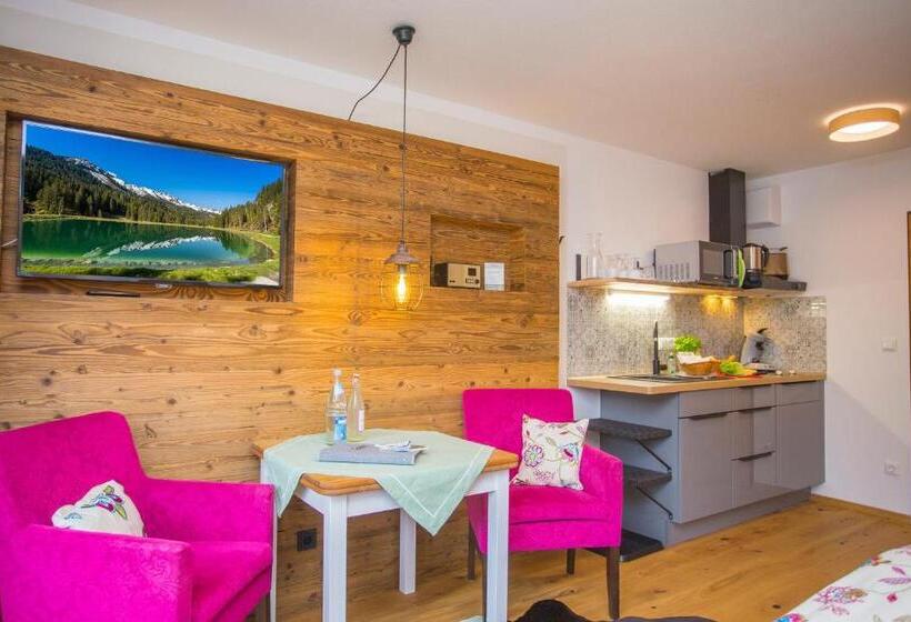 스탠다드 스튜디오, Alp Chalet