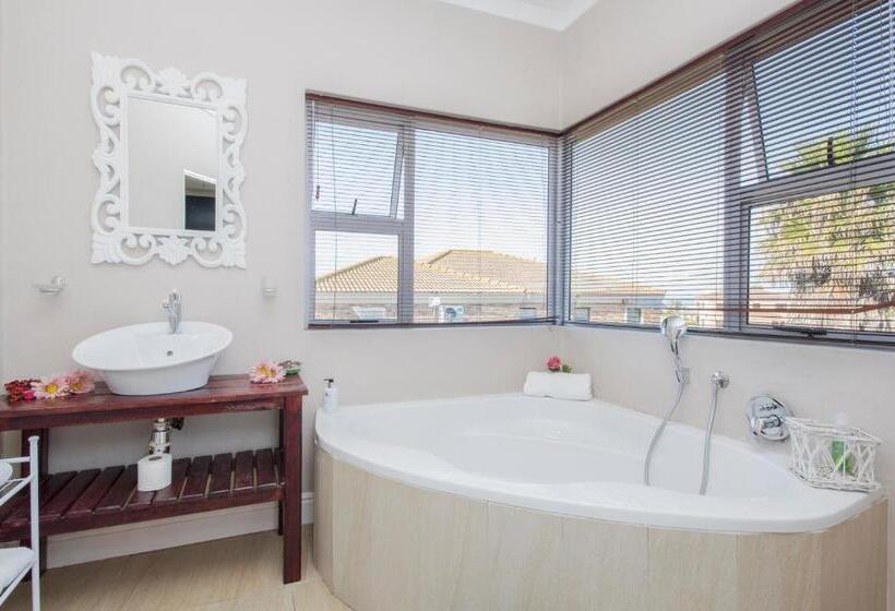 家庭间, King Guest Lodge