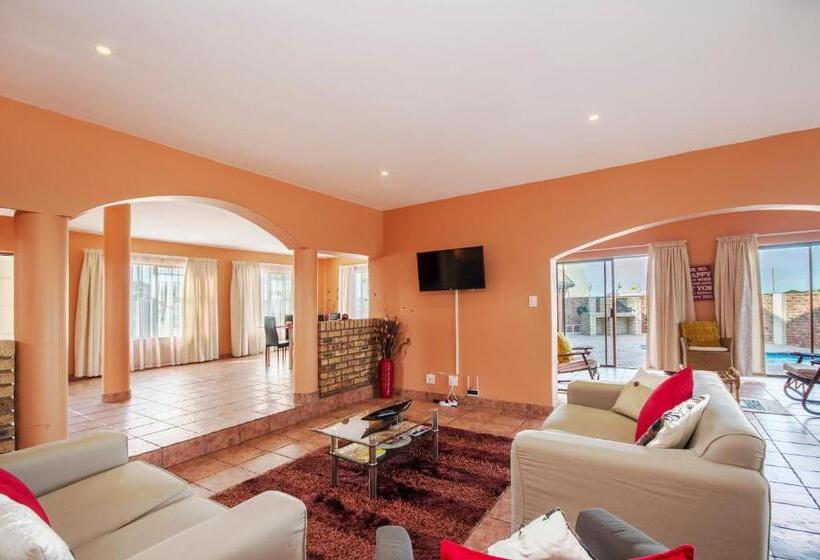 家庭间, King Guest Lodge