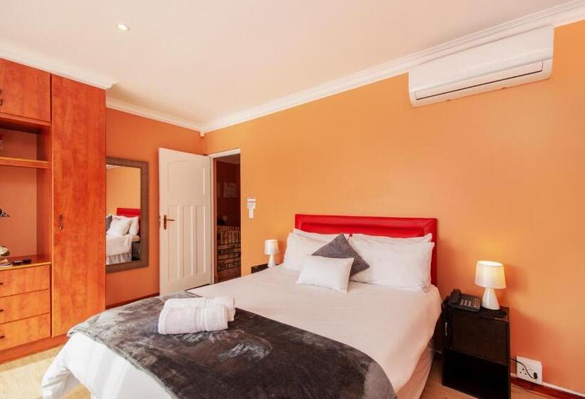 标准间带阳台, King Guest Lodge