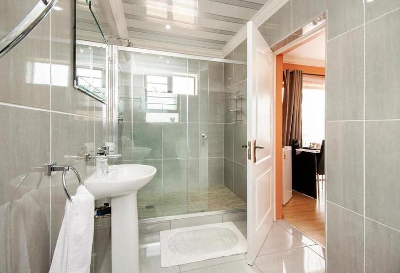 标准间带阳台, King Guest Lodge