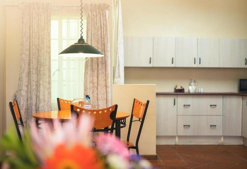 اتاق استاندارد چهار تخته, Oak Lodge Guest House