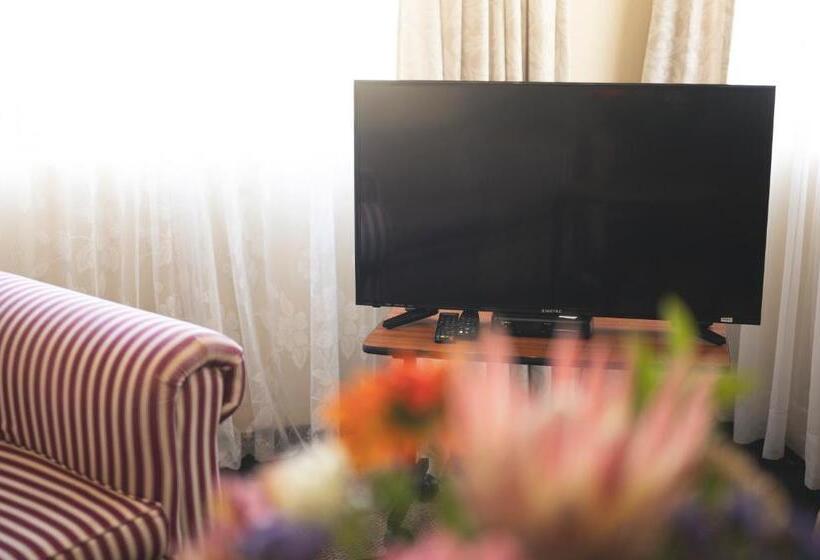 Четырехместный Номер Стандарт, Oak Lodge Guest House