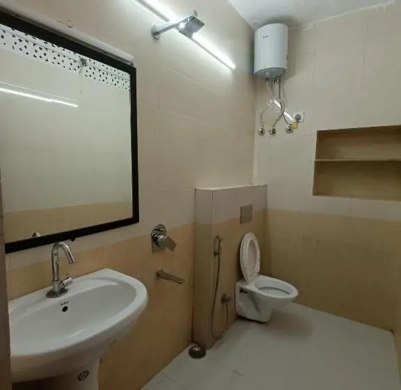 اتاق لوکس با تخت بزرگ, Gopal Home Stay & Guest House
