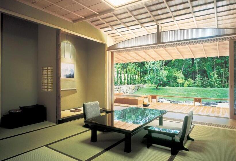 スタンダードルーム, Akazawa Geihinkan