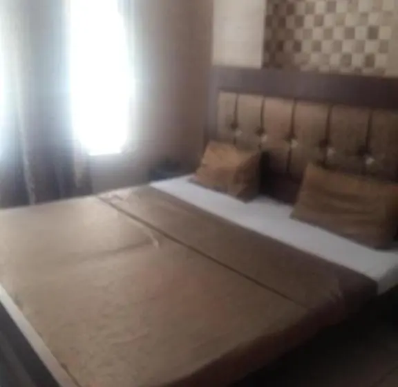 Deluxe Zimmer, Grand
