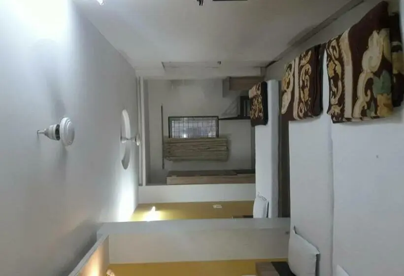 Chambre Triple Supérieure, Pariwar