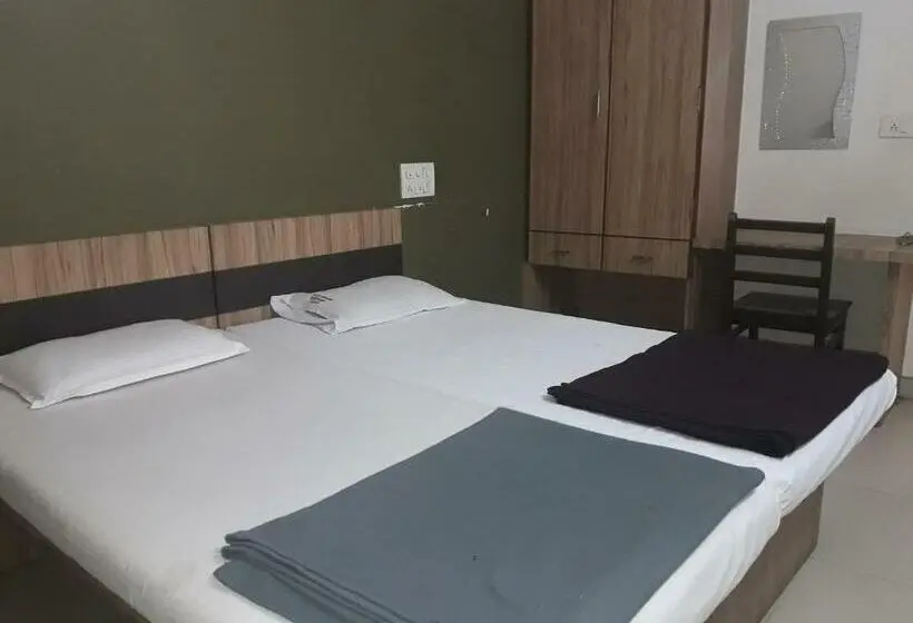 Chambre Deluxe, Pariwar