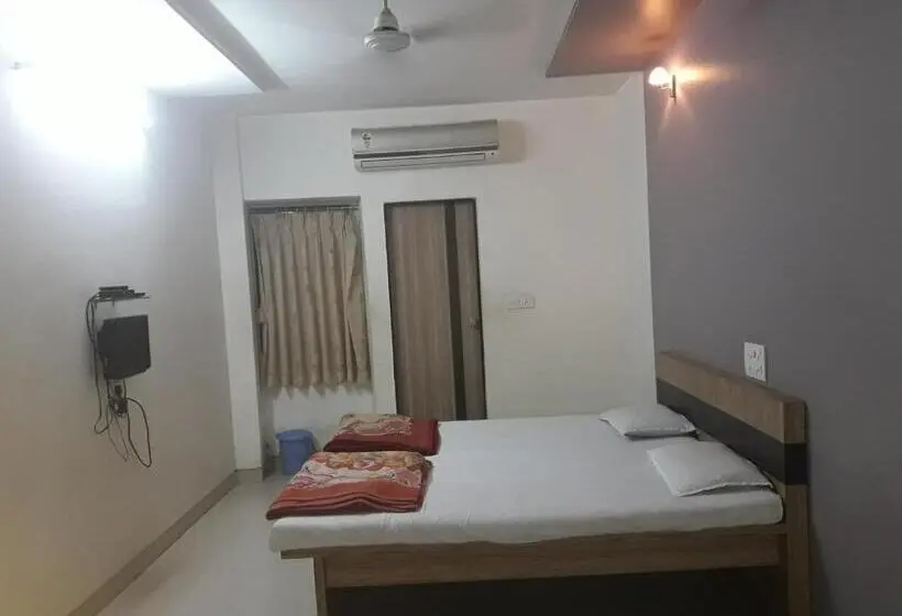 Chambre Economy, Pariwar