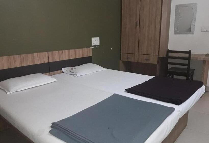 Chambre Economy, Pariwar