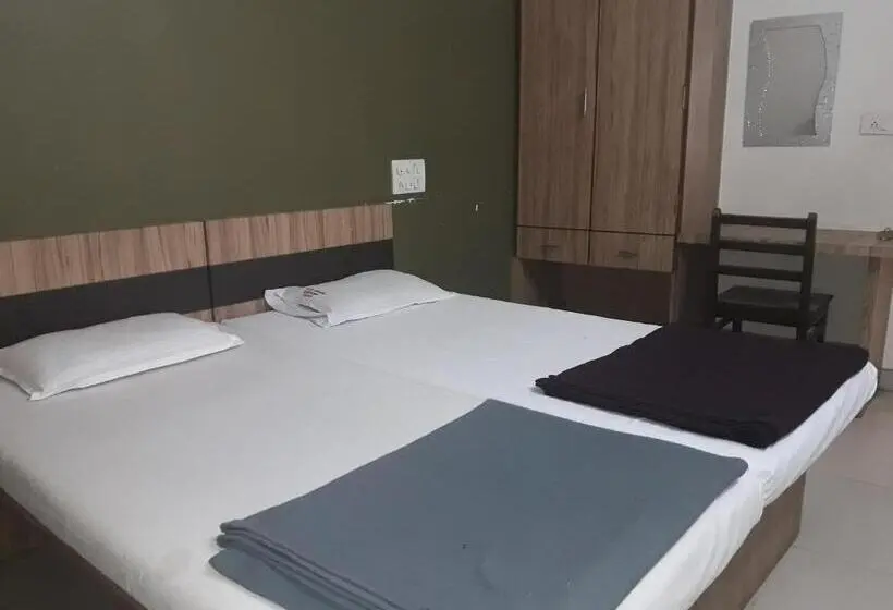 Chambre Economy, Pariwar