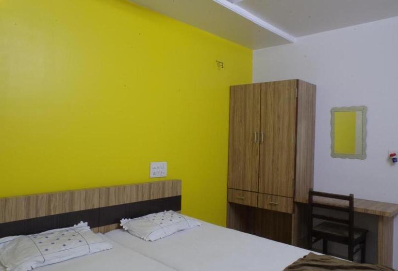 Chambre Economy, Pariwar