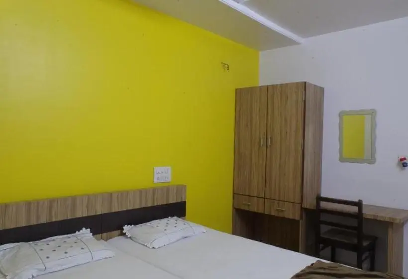 Chambre Economy, Pariwar