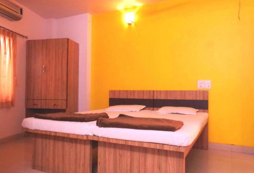 Chambre Deluxe, Pariwar