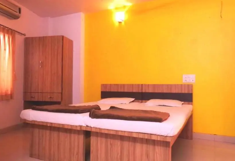 Chambre Deluxe, Pariwar