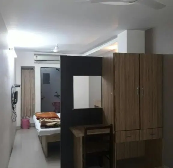 Chambre Triple Confort, Pariwar