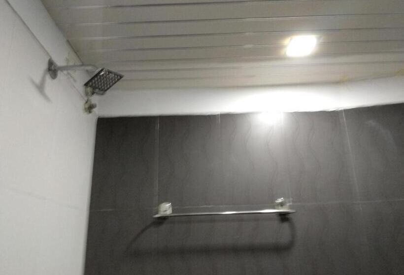 Chambre Triple Confort, Pariwar